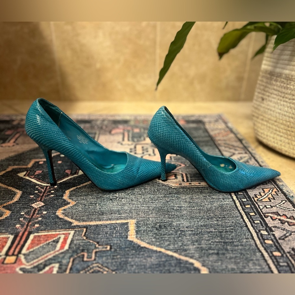 Turquoise Pump